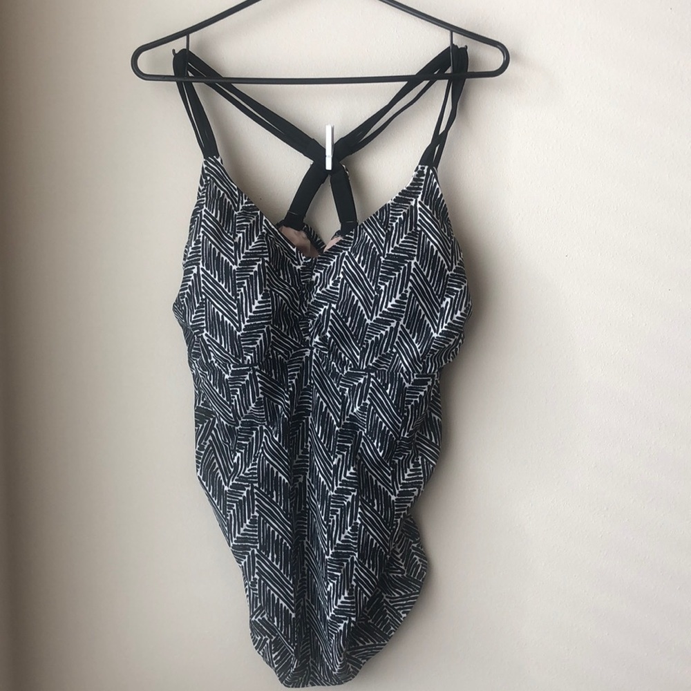 Ava & viv crisscross back tankini